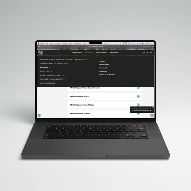 Mockup d'un macbook avec une page du site qui montre le mega menu